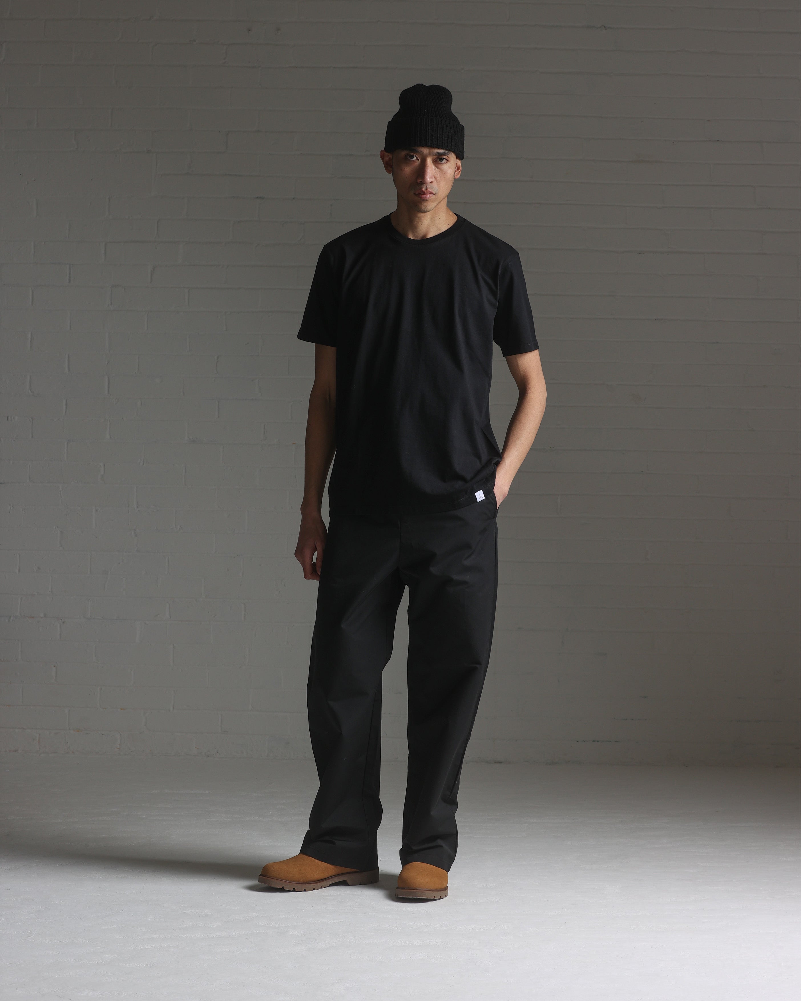 L1. ACTIVE TEE (BLACK)