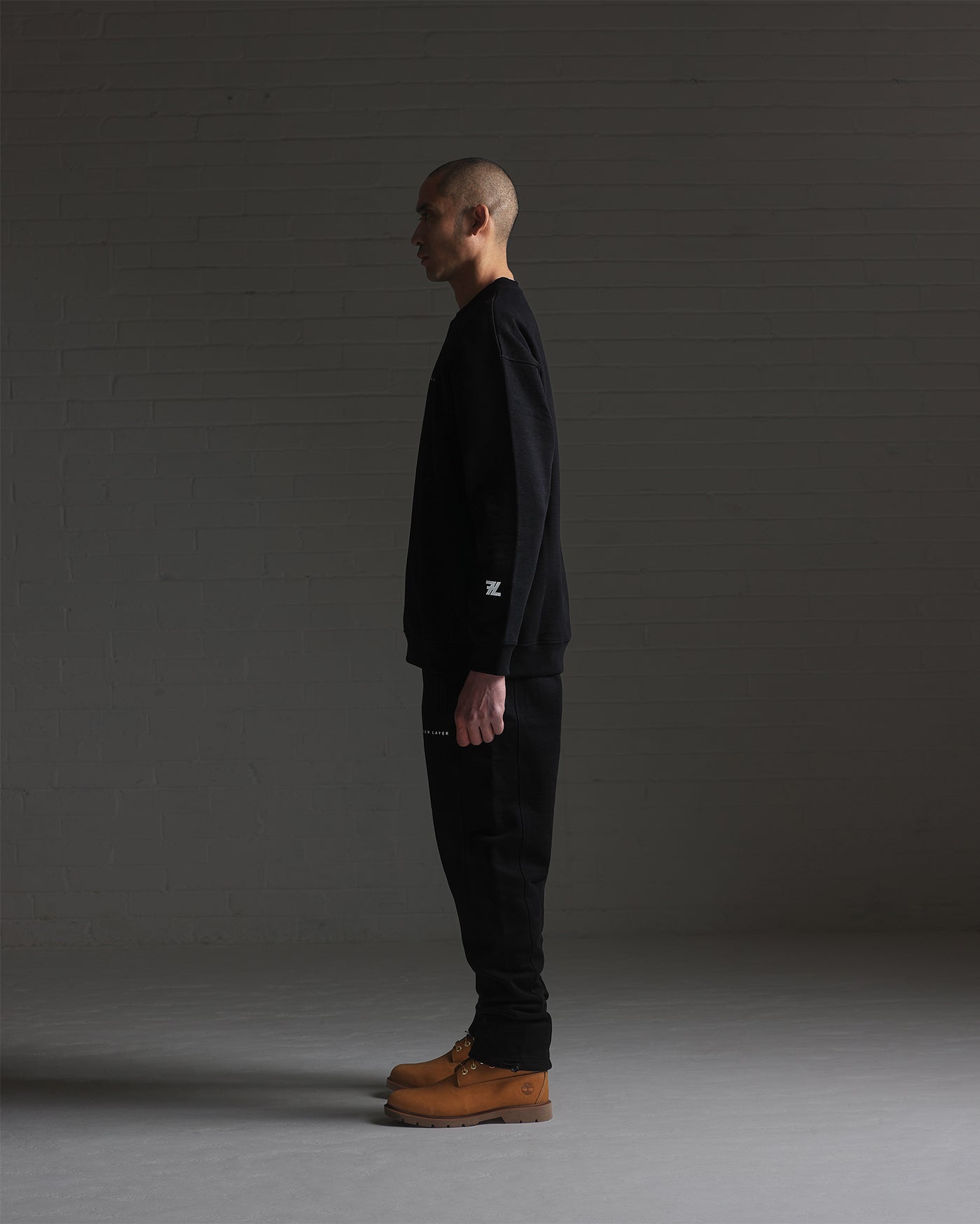 L3. Essentials Sweatshirt (Black)