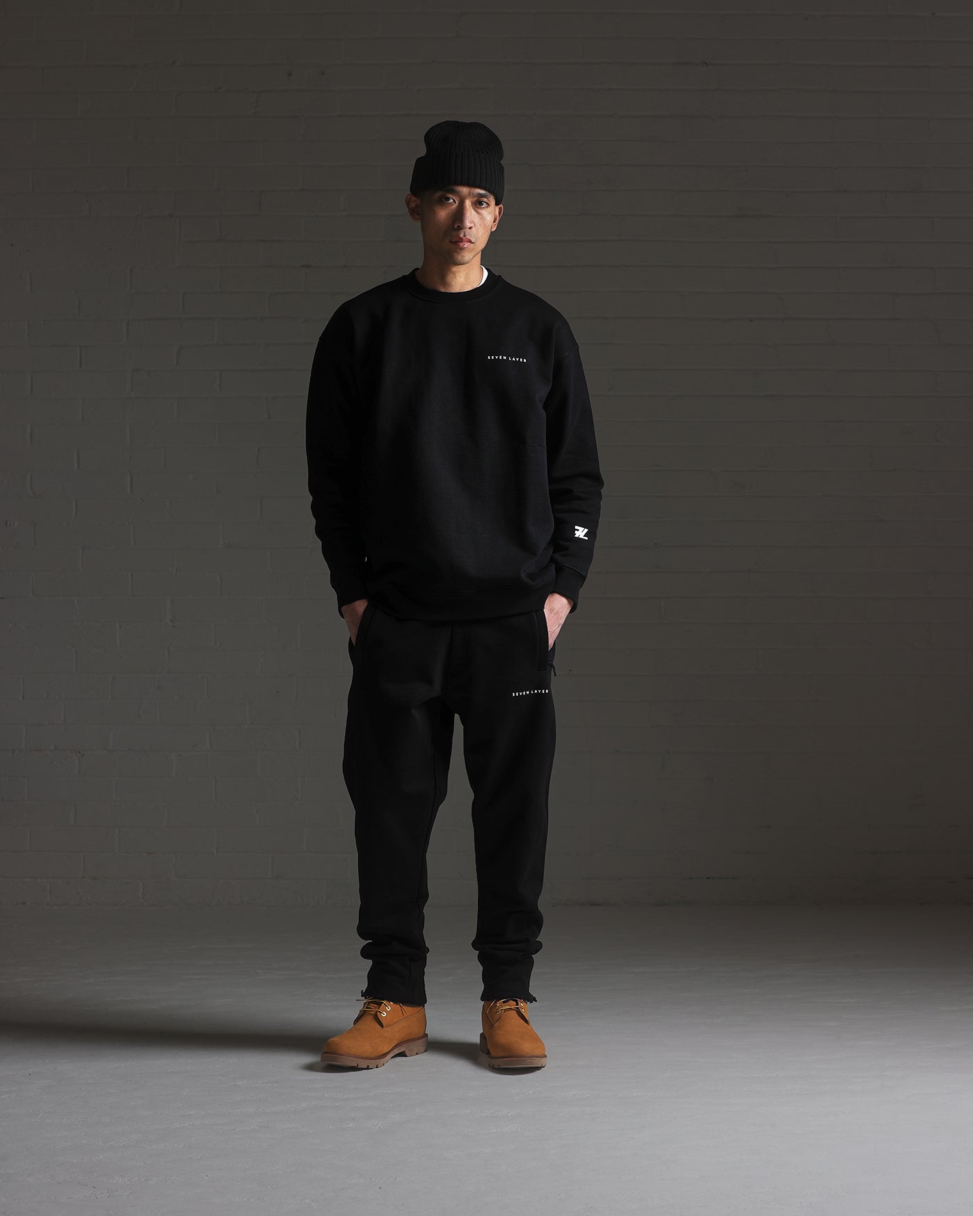 L3. Essentials Sweatshirt (Black)