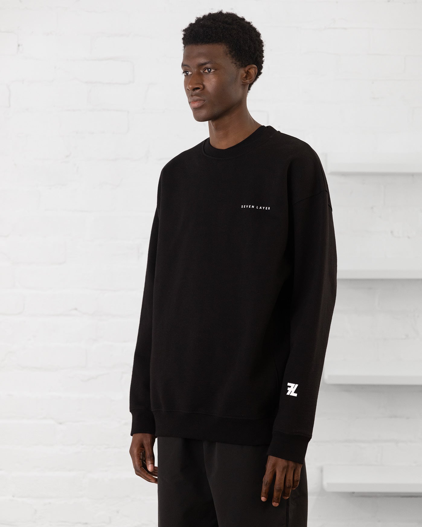 L3. Essentials Sweatshirt (Black)