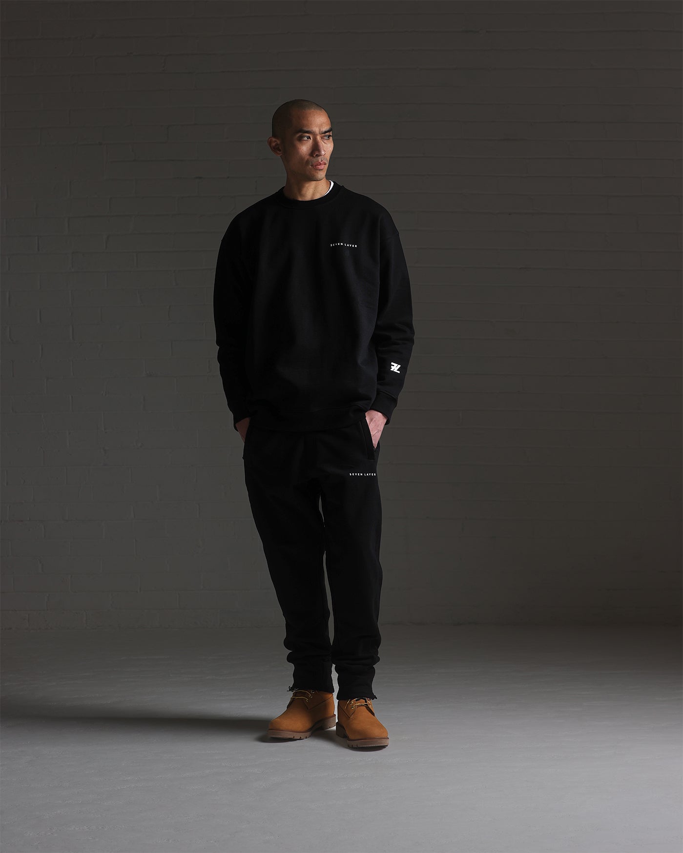 L3. Essentials Sweatshirt (Black)