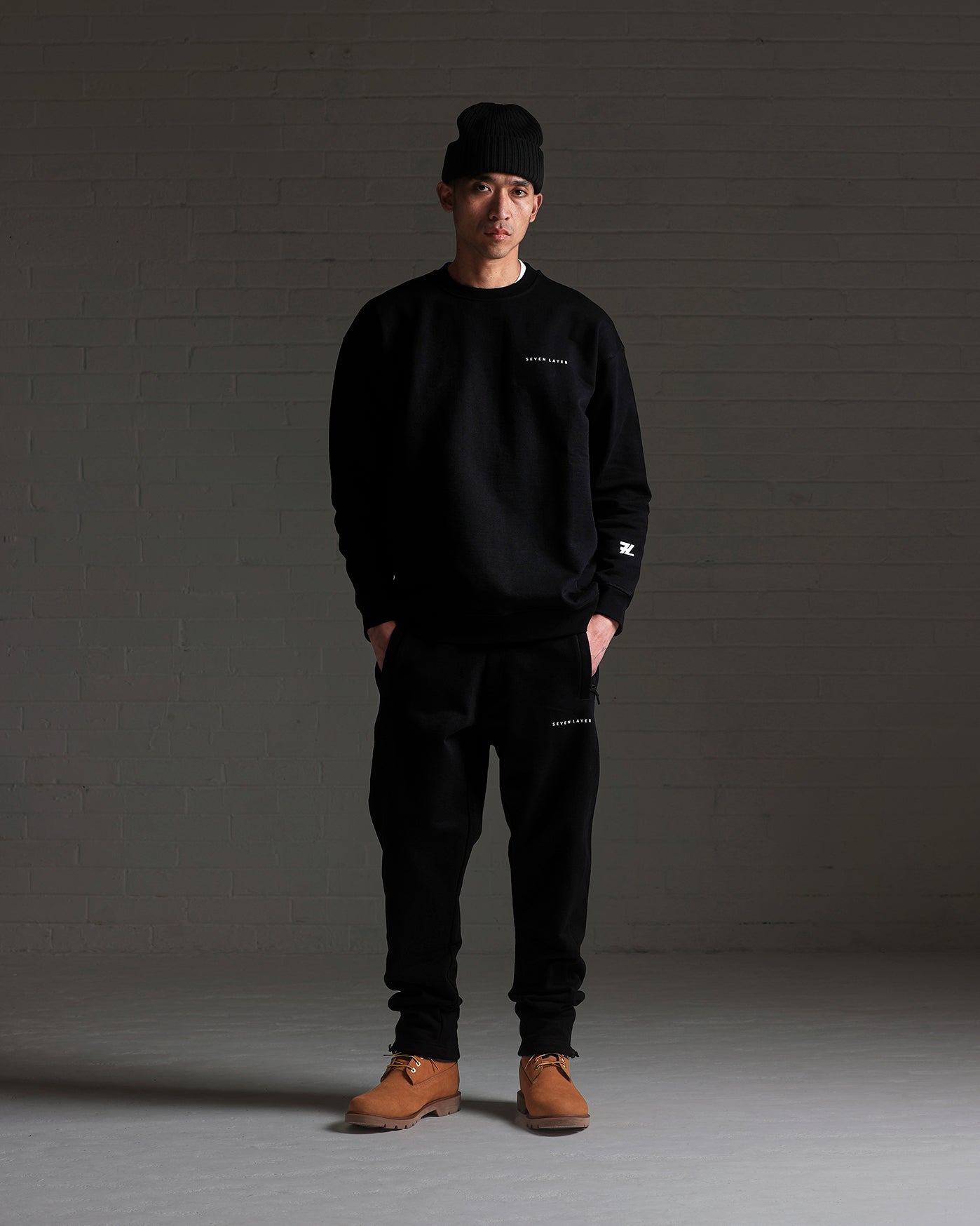 L3. Essentials Sweatshirt (Black)