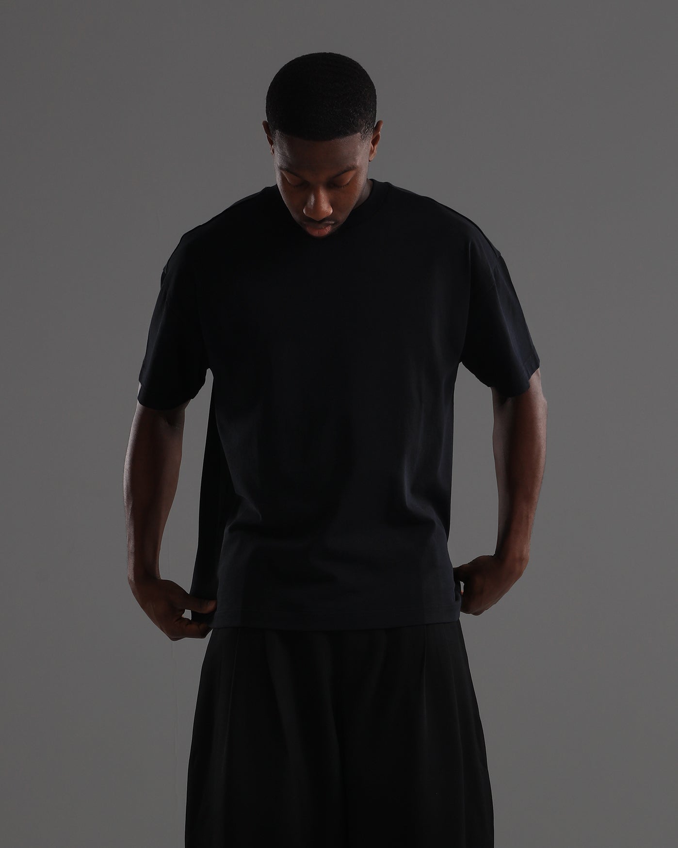 L1. KURO T-SHIRT (BLACK)