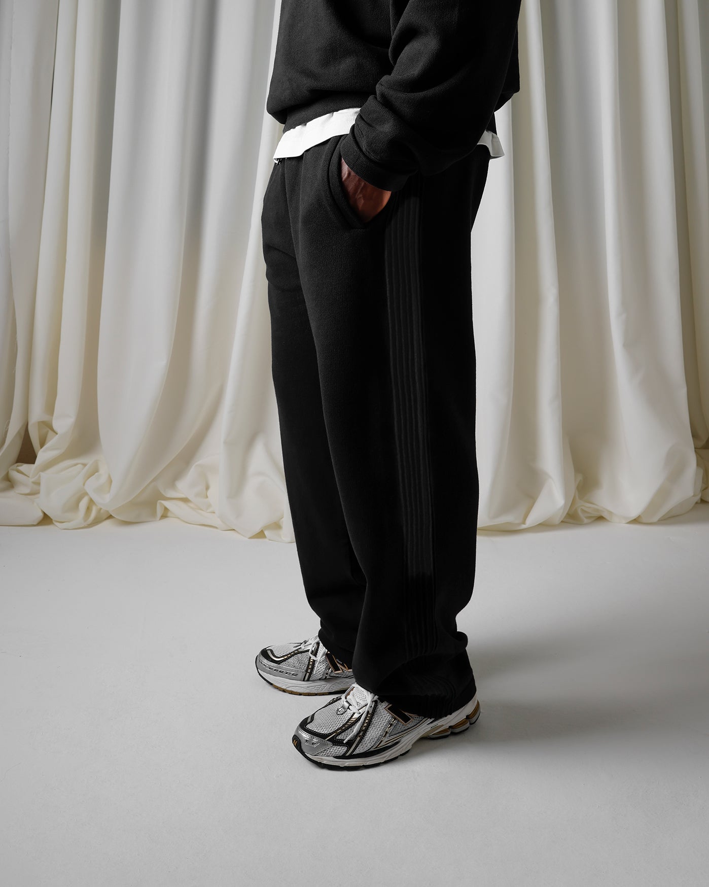 L3. WIDE SIGNATURE JOGGER 400